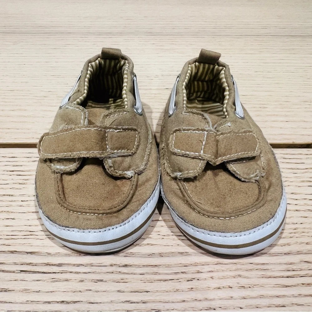 Carter’s khaki Tan Kids baby Shoes with Velcro Strap size 3-6 M